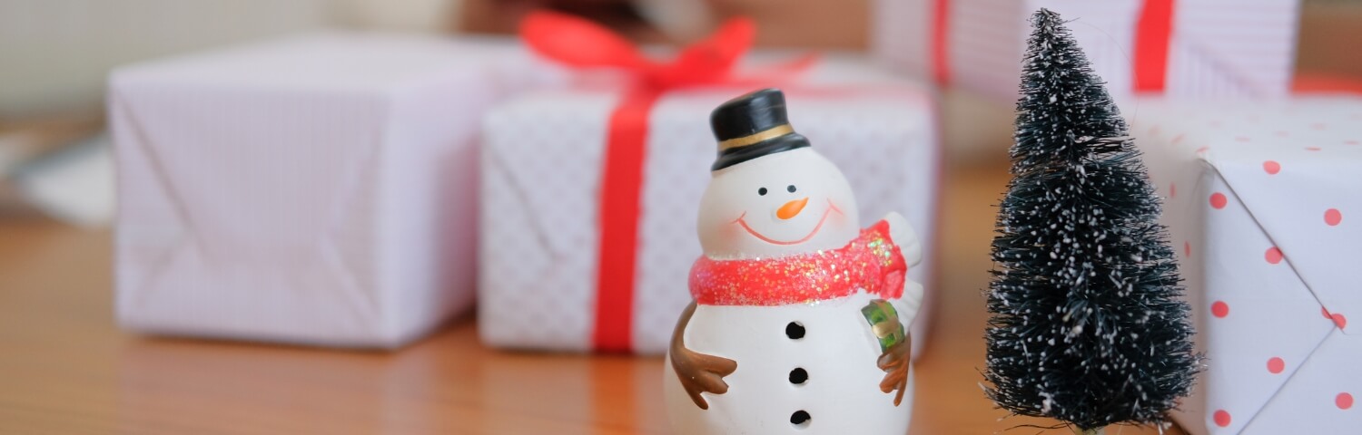 Office Christmas Decorations. 22 Ideas for Your | Tally Workspace